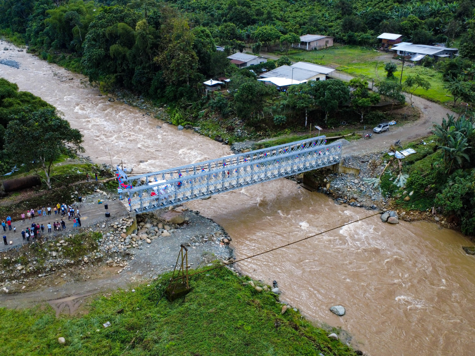 Enermax entrega el puente que conecta Pangua y La Maná con recursos destinados a las comunidades de influencia
